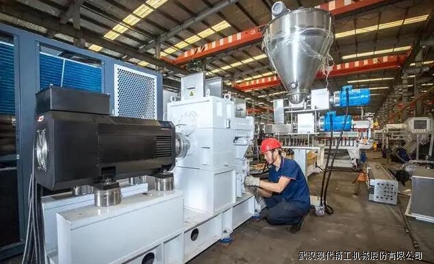 現代精工新中空板生產線出廠檢驗 現代精工新中空板生產線出廠檢驗